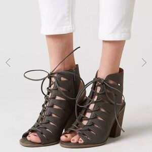 Gently worn lace up heels from the buckle